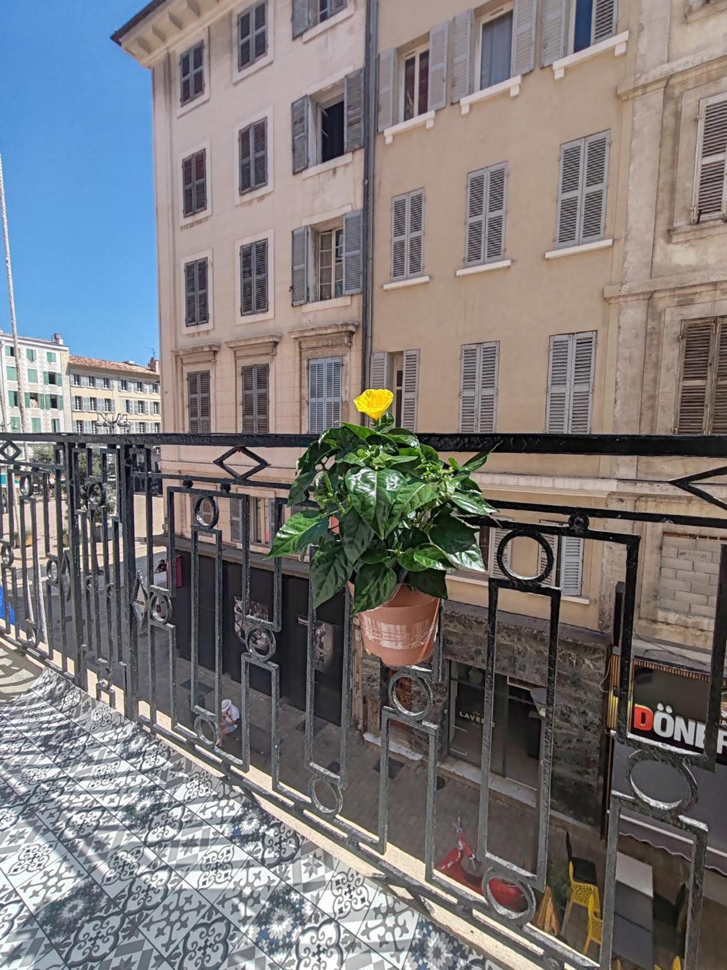 Appartamento T3 Grand Balcon Au Coeur Du Vieux Port Marsiglia Esterno foto